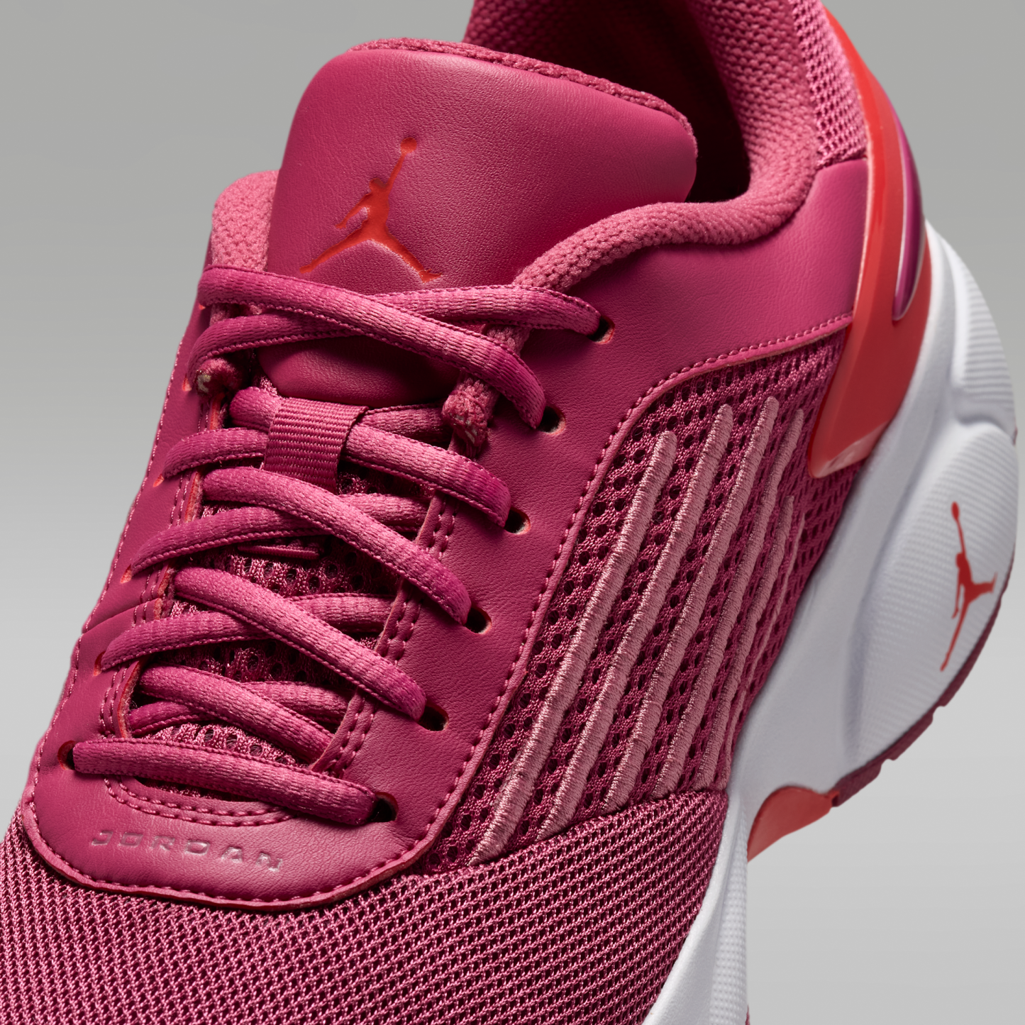 Jordan Trunner Flow - Sweet Beet/Pale Ivory/Desert Berry/Track Red - 7