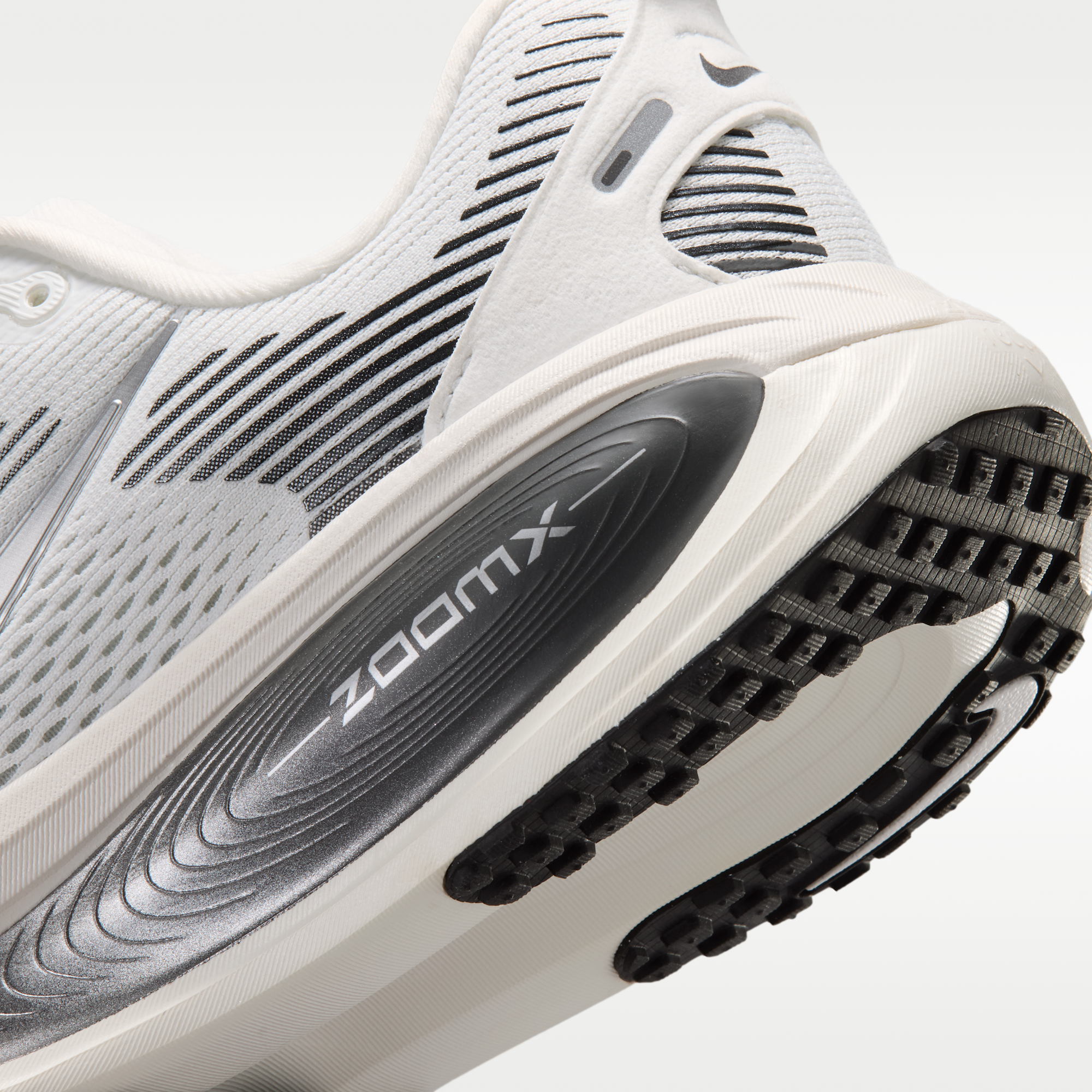 Nike Vomero 18 - Summit White/Sail/Photon Dust/Metallic Silver - 8