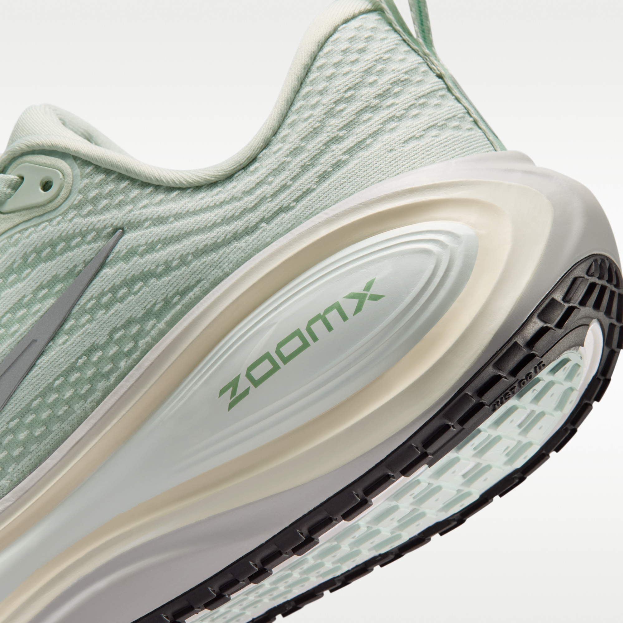 Nike Vomero Plus - Light Silver/Barely Green/Sea Glass/Metallic Silver - 8