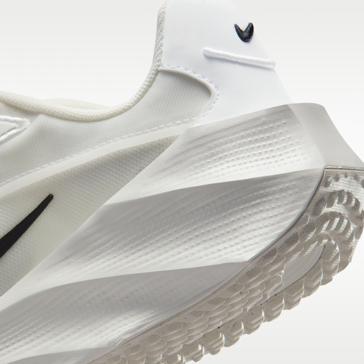 Nike Aura Edge - Summit White/Summit White/Μαύρο - 8