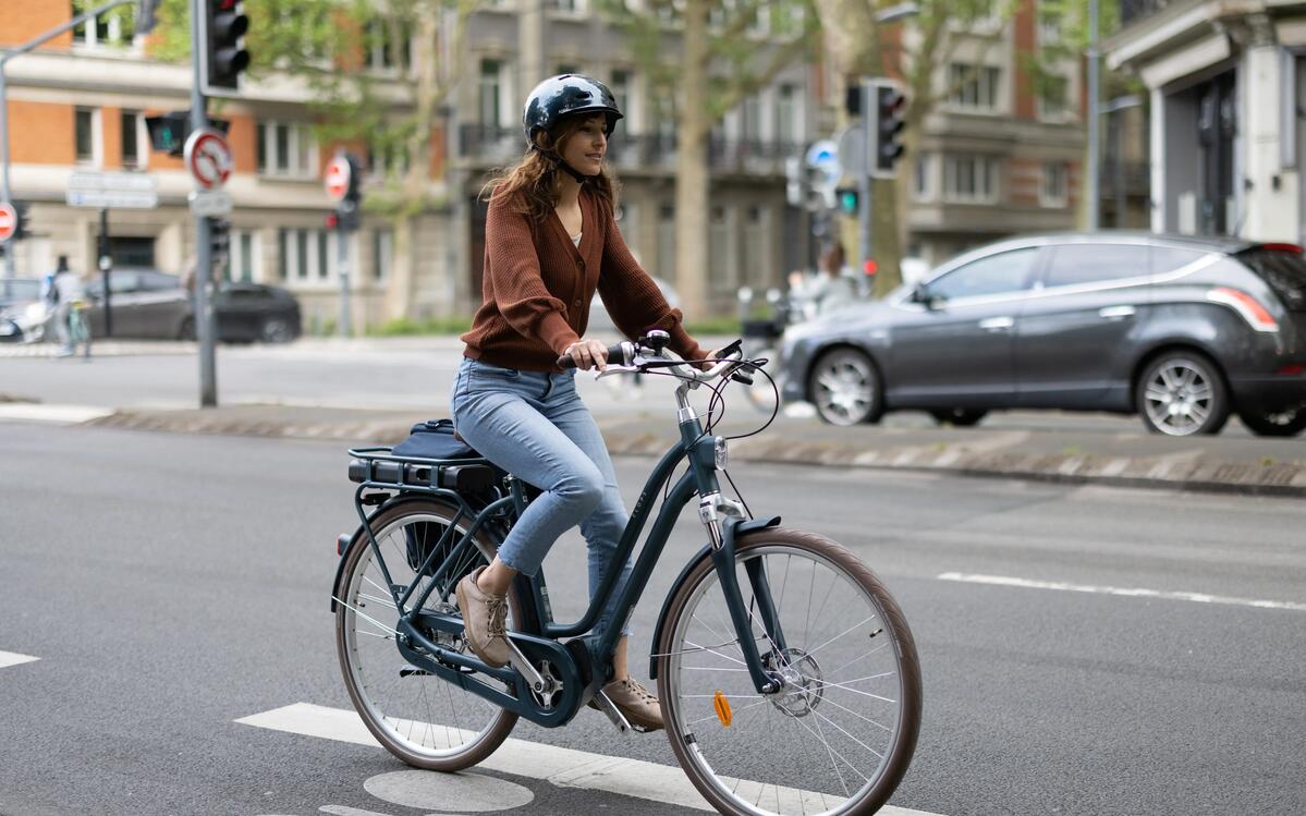 Vélo de ville électrique Elops 920 connect LF blanc | Decathlon