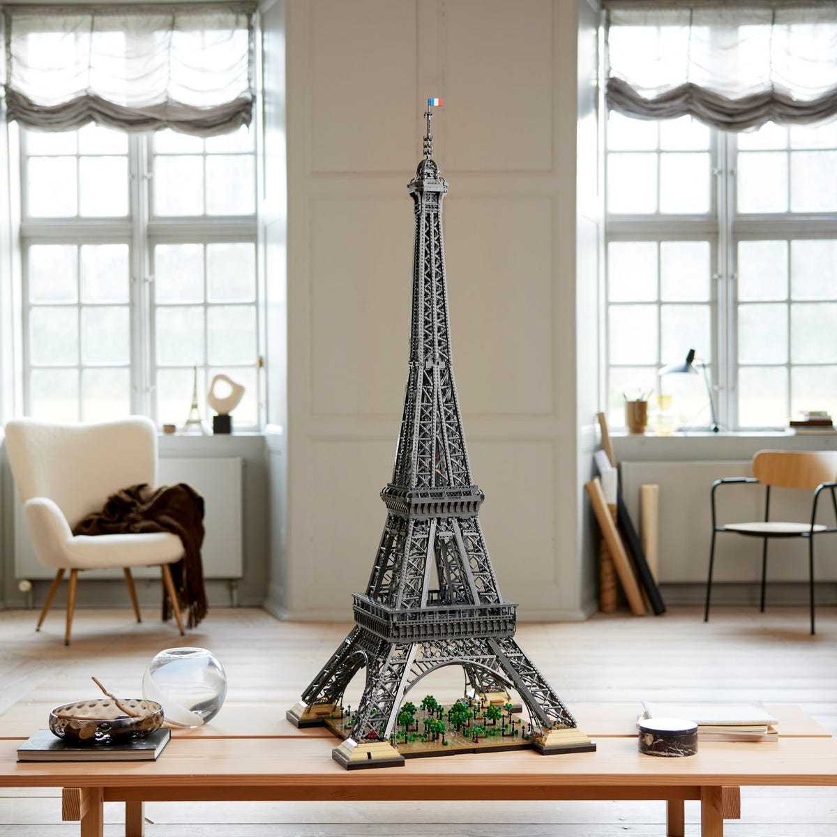  LEGO® Icons Eiffel tower