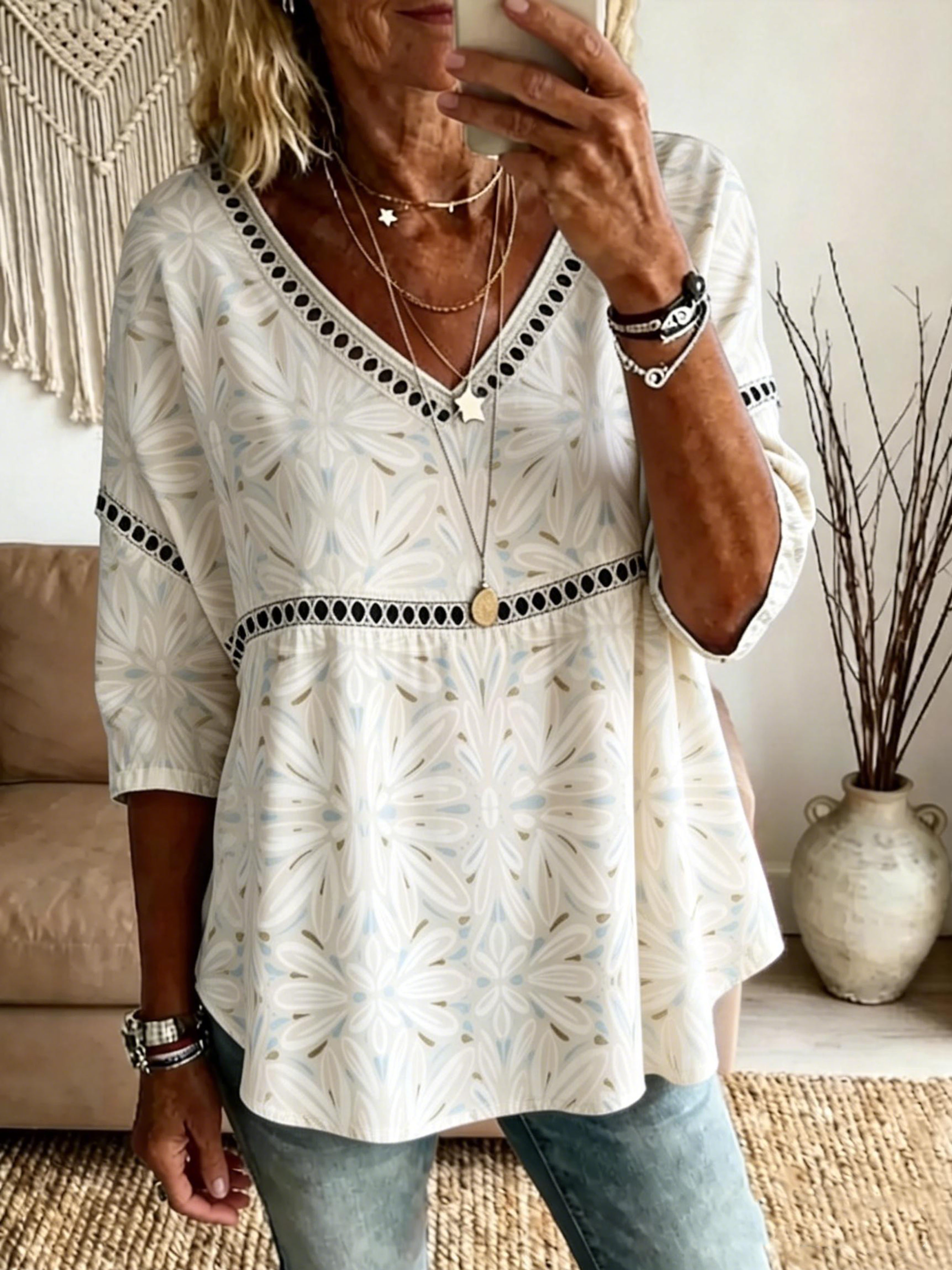 Fresh Daisy Pattern V-Neck Gathered 3/4 Sleeve Top