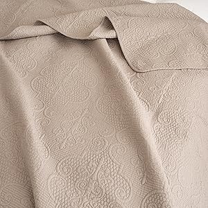 Tan beige elegant matelasse bedding bedspread quilt set lightweight and breathable all season