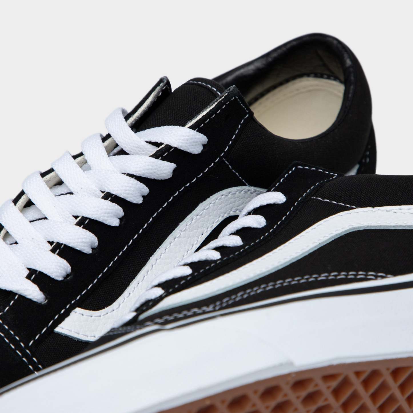 Vathtns Old Skool Black / White