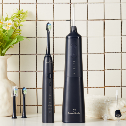 Snow Smile® Schallzahnbürste und Munddusche im Set