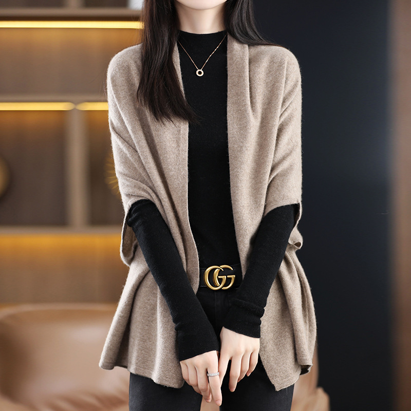【Pure Wool Shawl Coat】The shawl-style design doubles the warmth and makes you look thinner