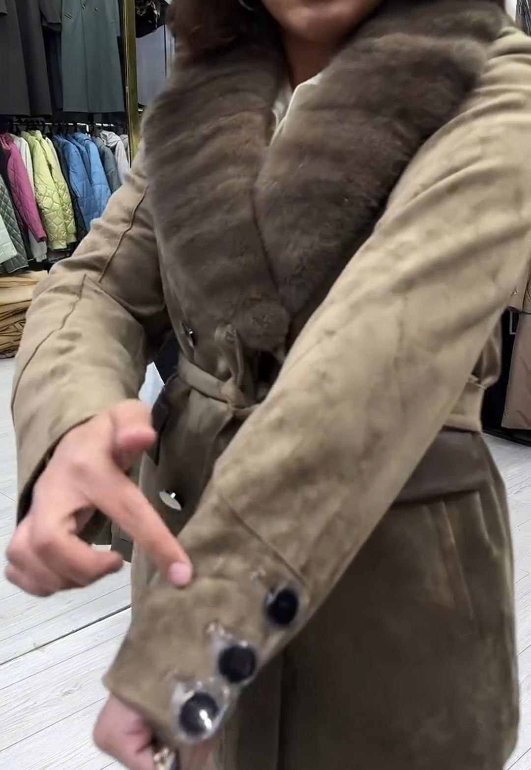 Light Luxury Vintage Olive Suede Coat with Faux Fur Collar