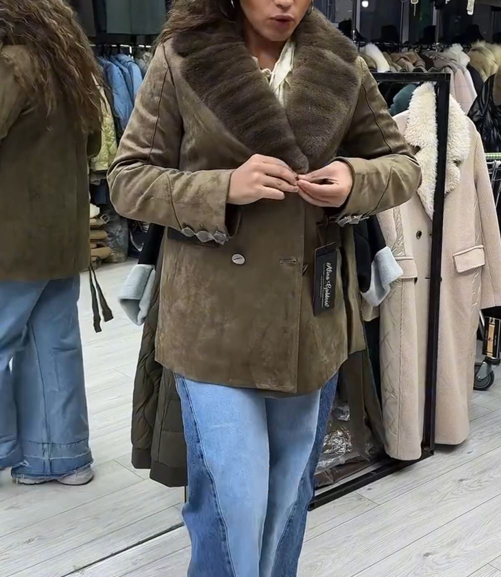 Light Luxury Vintage Olive Suede Coat with Faux Fur Collar
