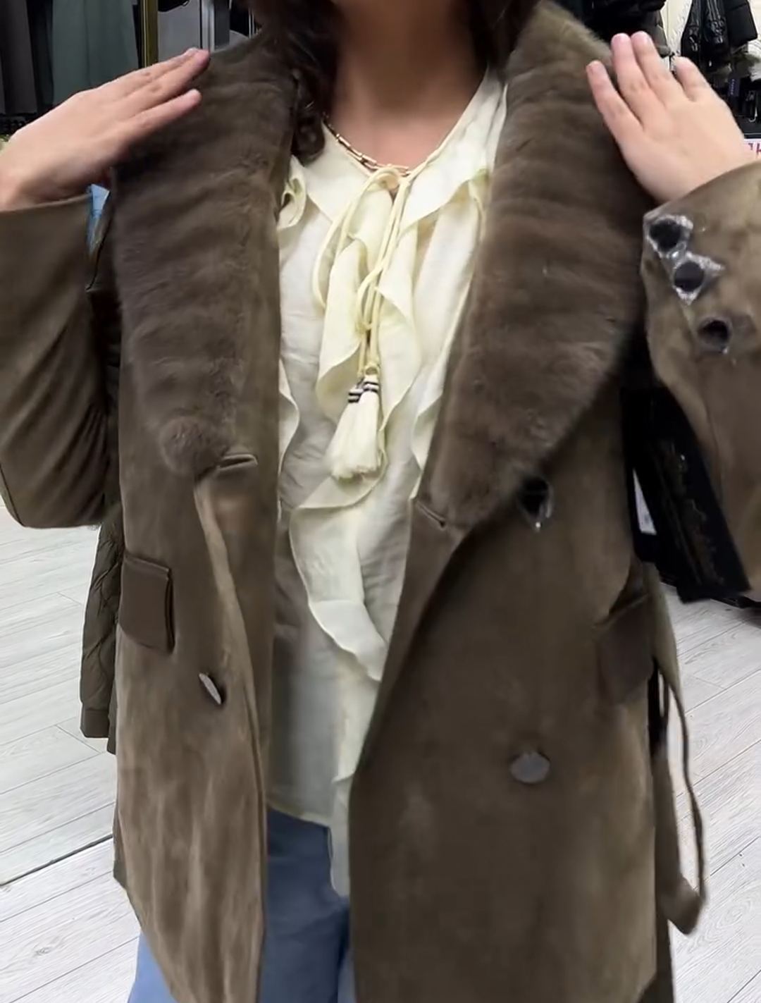 Light Luxury Vintage Olive Suede Coat with Faux Fur Collar