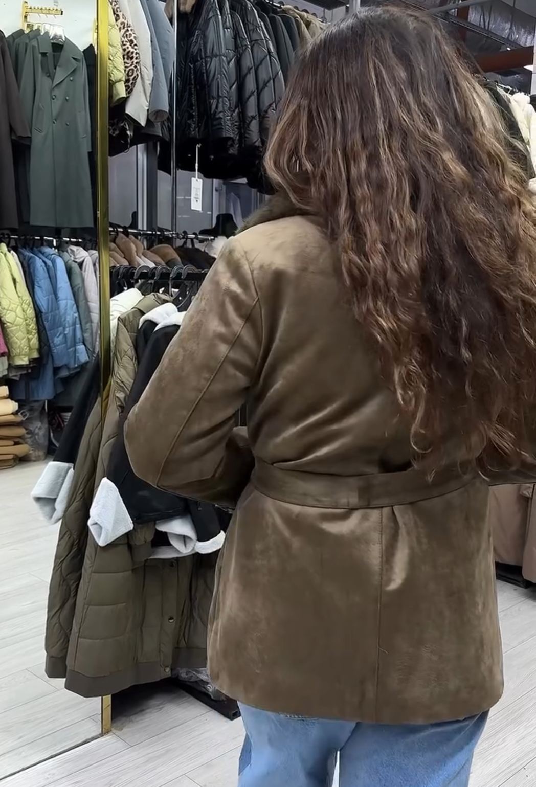 Light Luxury Vintage Olive Suede Coat with Faux Fur Collar