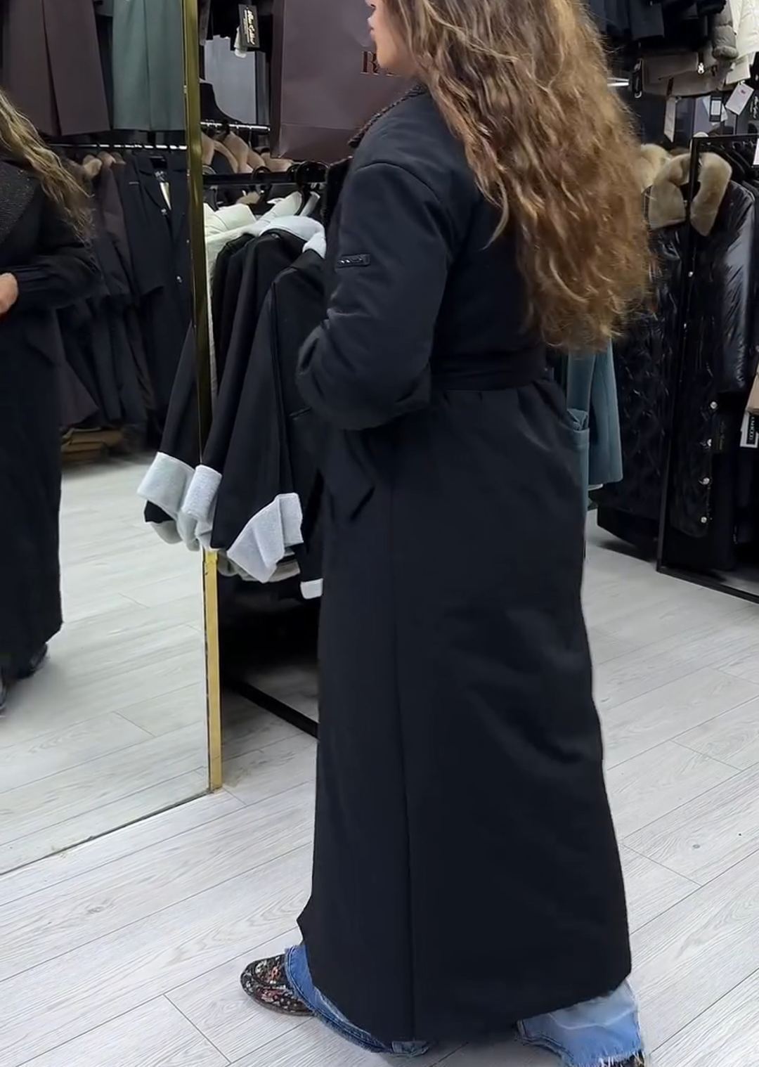 Vintage Contrast-Fabric Black Coat with Herringbone Collar