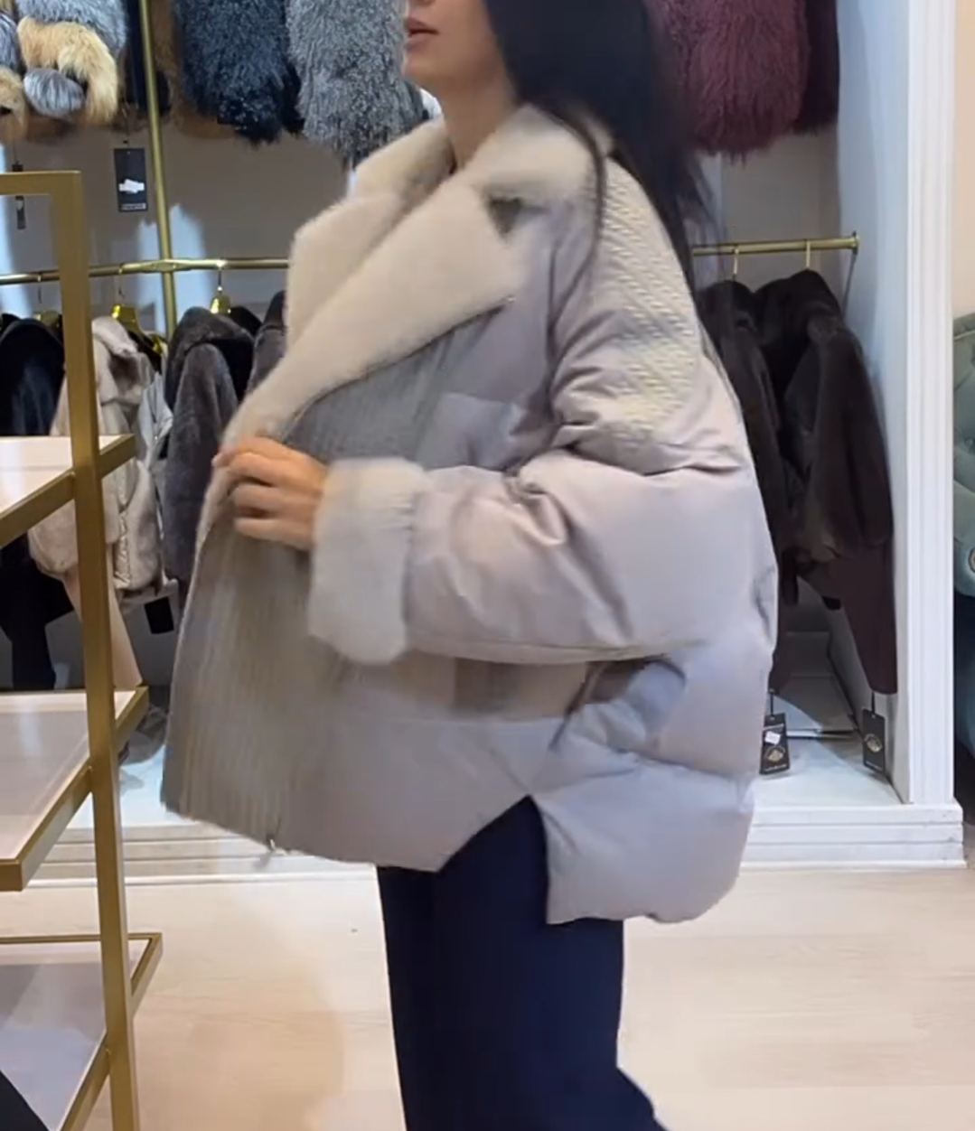Light Luxury Textured-Panel Light grey Down Coat with Faux Fur Trim