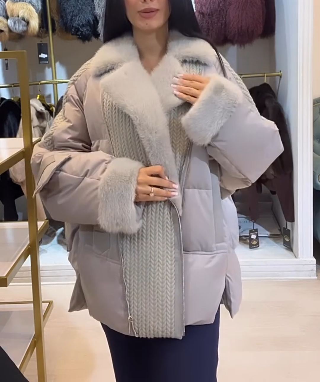 Light Luxury Textured-Panel Light grey Down Coat with Faux Fur Trim
