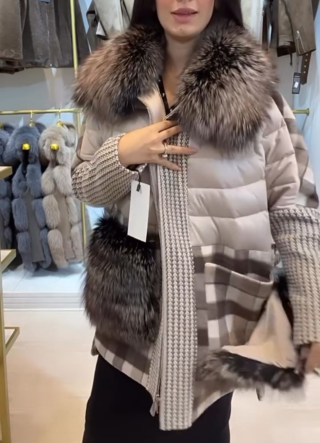 Light Luxury Textured Panel Puffer-Plaid Coat with Detachable Fur