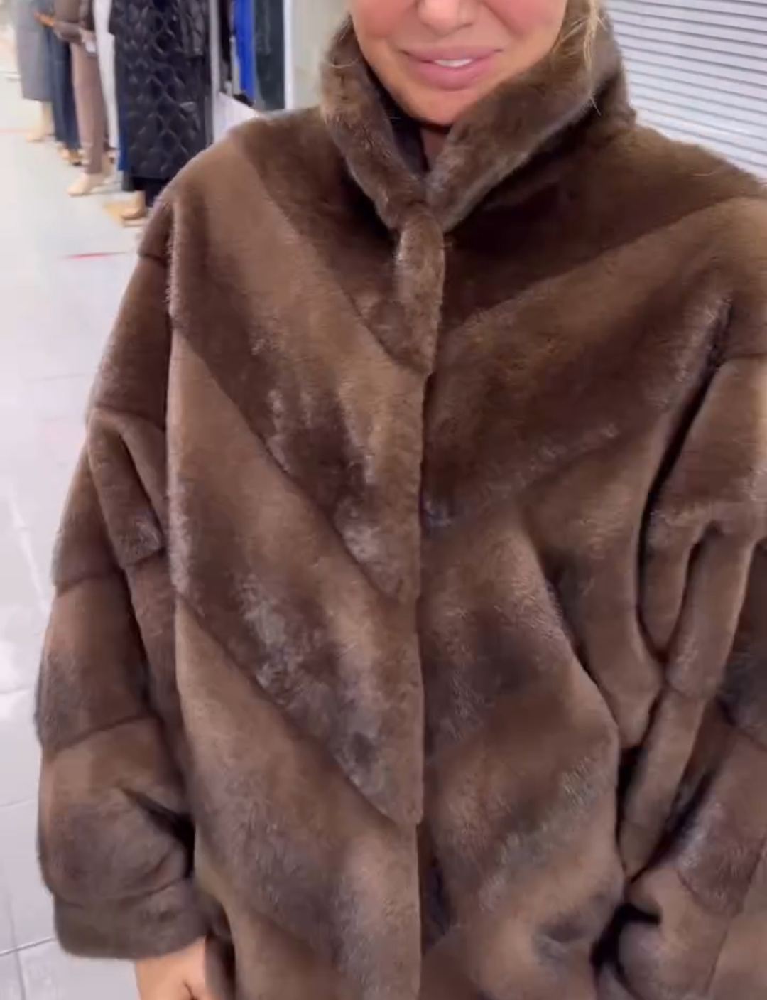 Light Luxury Textured Brown Faux Fur Coat