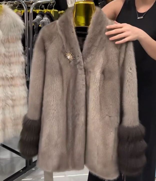 Light Luxury Brooch-Detail Gray Faux Fur Coat