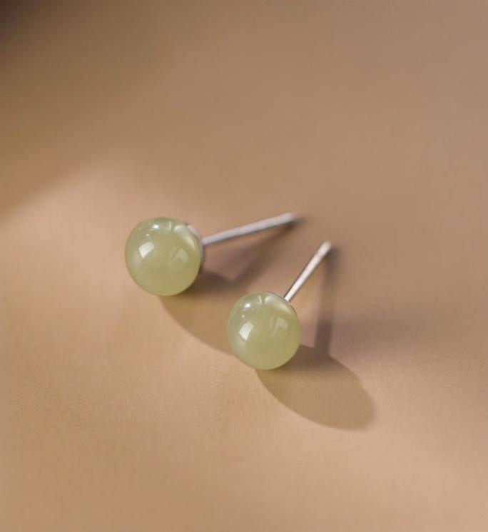 Round Jade Stud Earrings in 925 Silver: Luck, Prosperity & Confidence