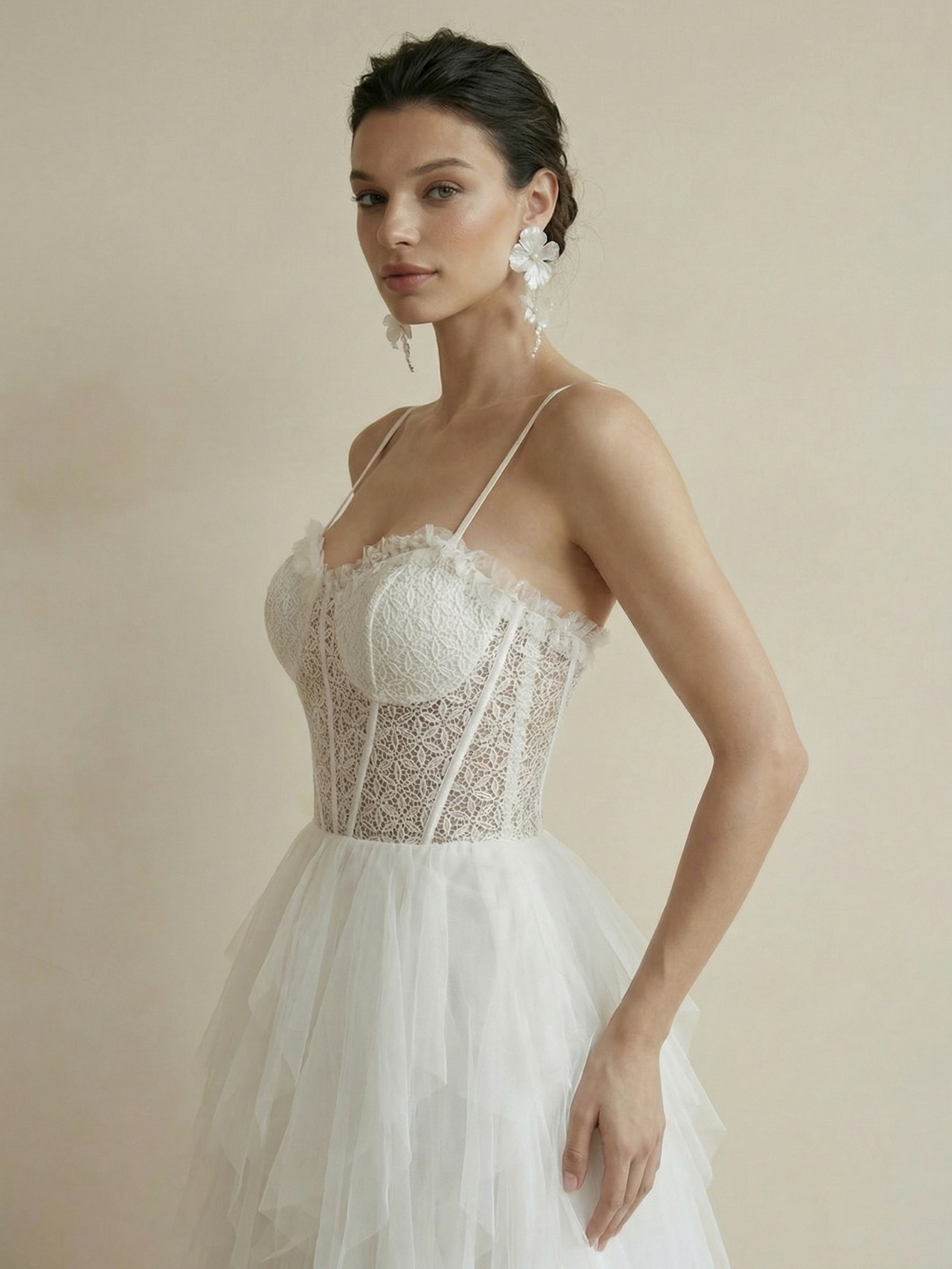 Leely Elegant White Lace Spaghetti Straps Sleeveless Wendding Dress