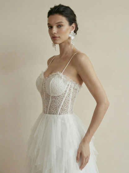 Leely Elegant White Lace Spaghetti Straps Sleeveless Wendding Dress
