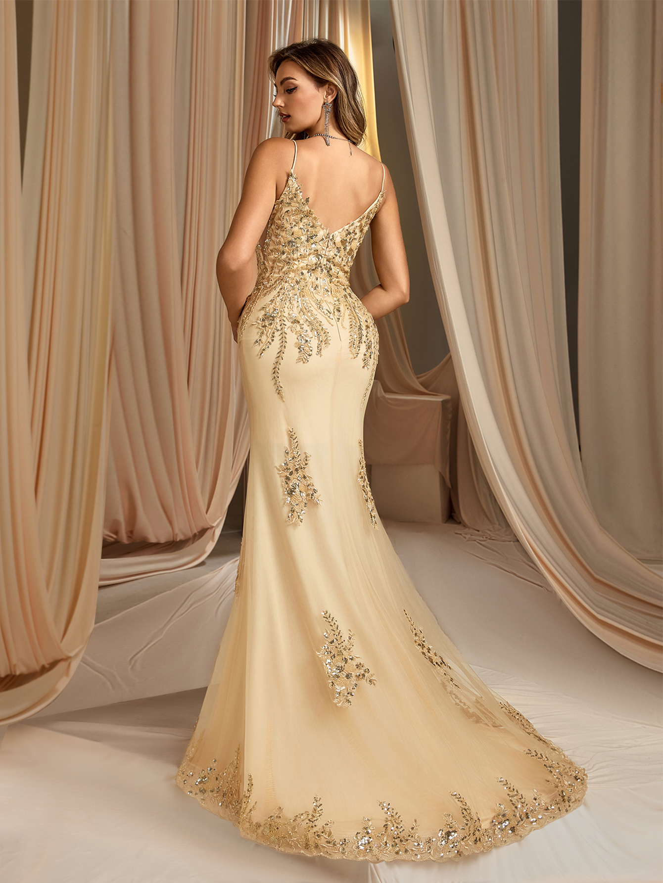 Leely Elegant spaghetti strap Intricate Sequin-Embroidered Floral-Patterned Mermaid Evening Gown