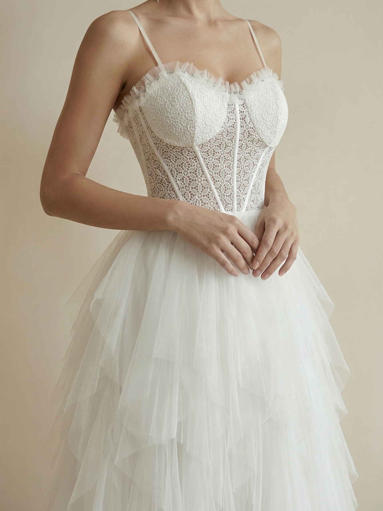 Leely Elegant White Lace Spaghetti Straps Sleeveless Wendding Dress