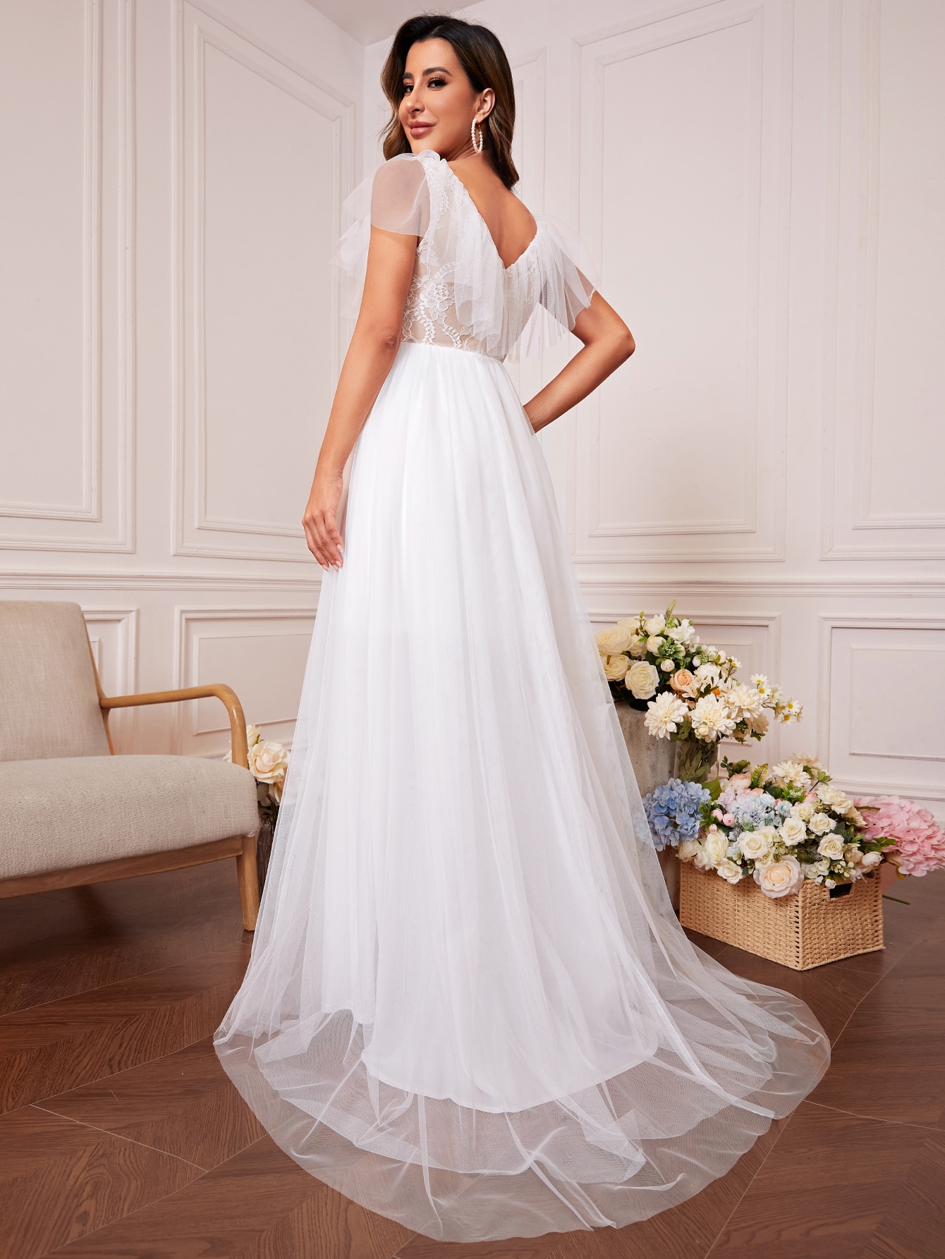 Leely Elegant V Neck Sleeveless A-line Wedding Dress