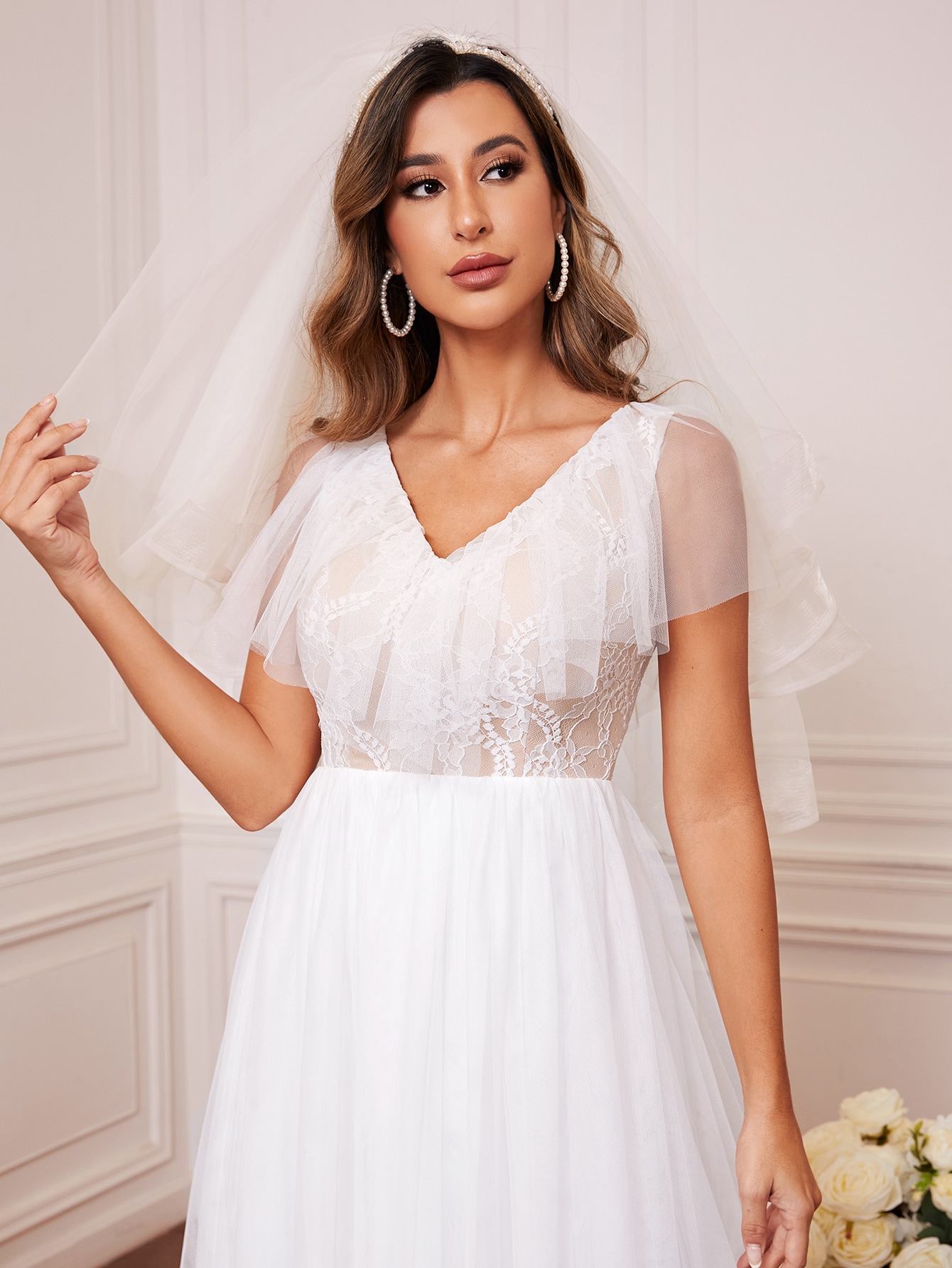 Leely Elegant V Neck Sleeveless A-line Wedding Dress