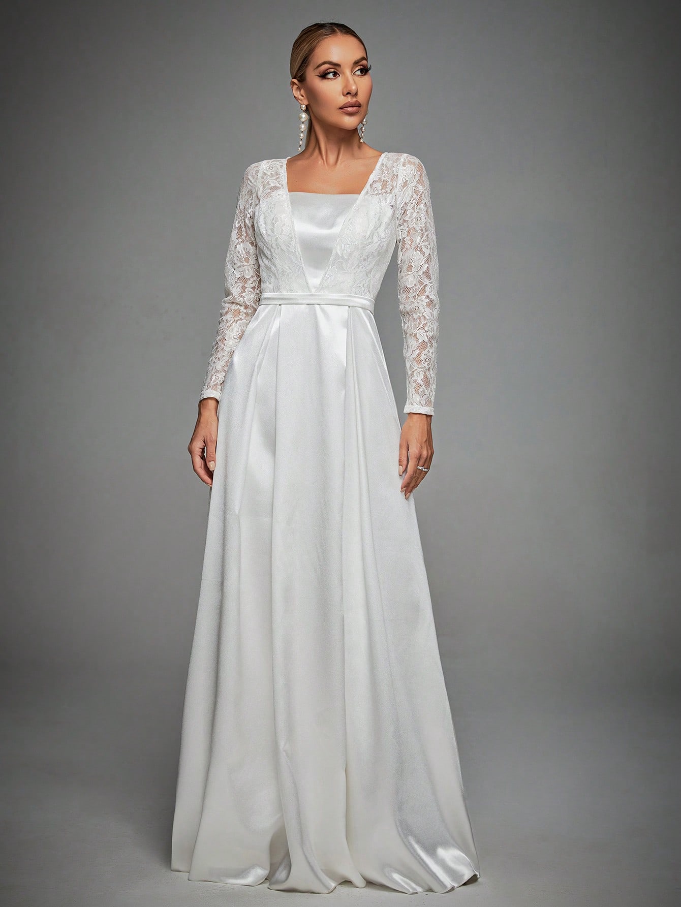 Leely Elegant Queen Anne Neckline Long Sleeve Wedding Dress