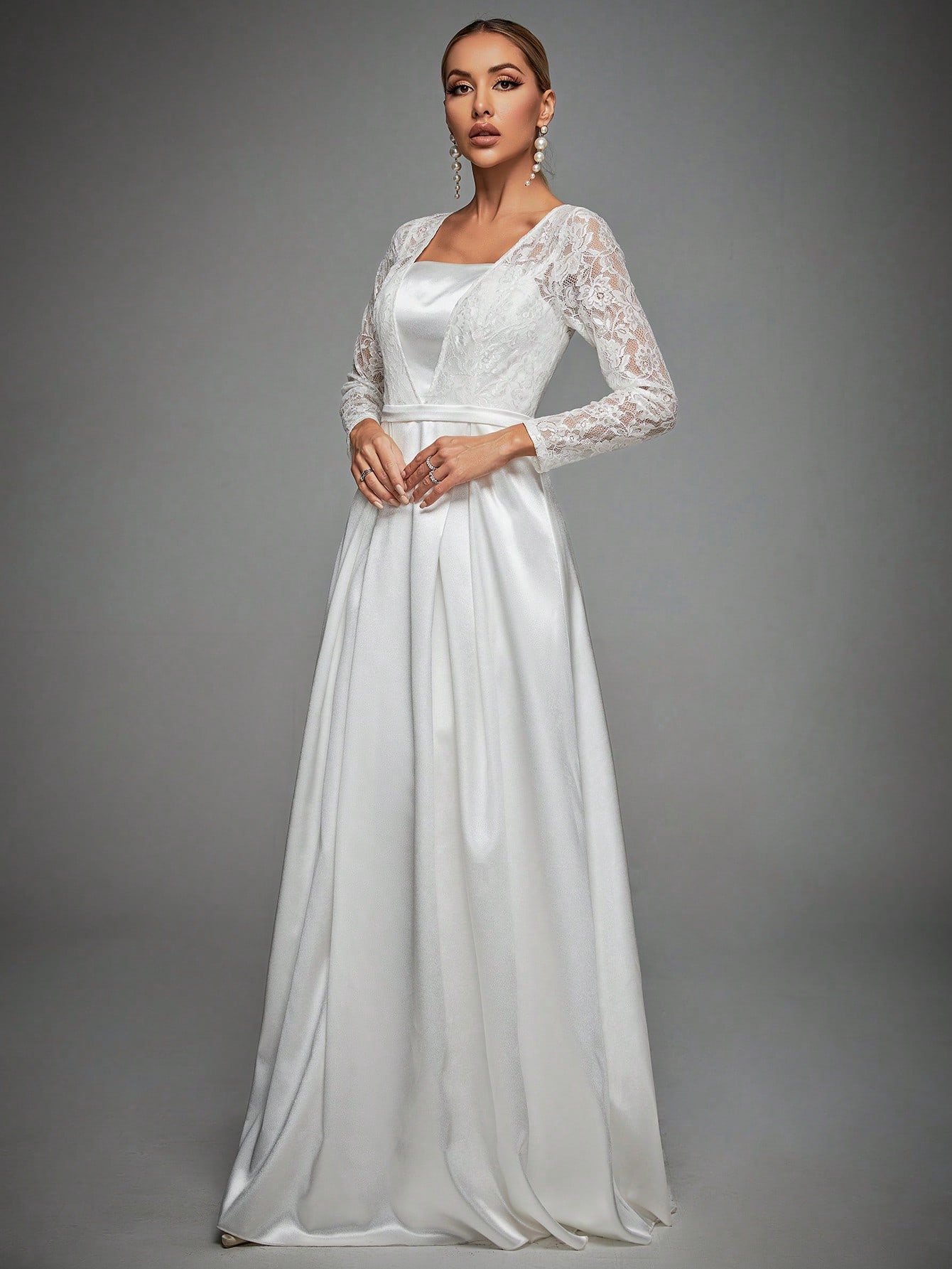 Leely Elegant Queen Anne Neckline Long Sleeve Wedding Dress