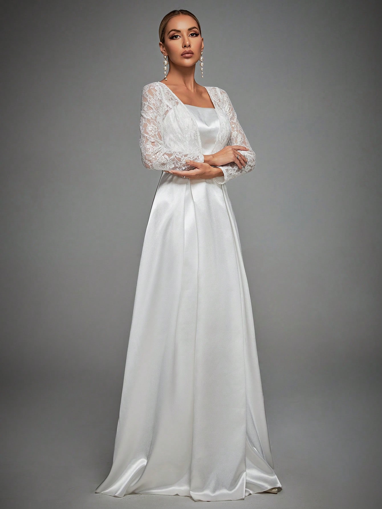 Leely Elegant Queen Anne Neckline Long Sleeve Wedding Dress