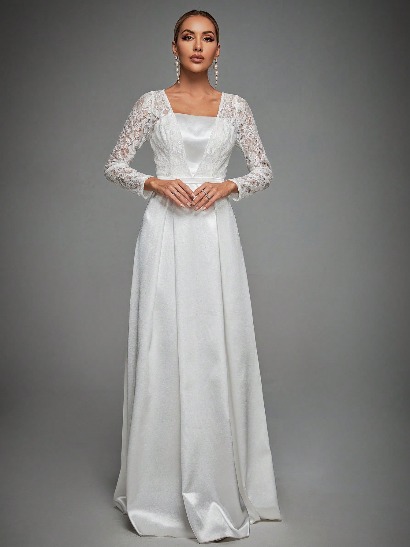 Leely Elegant Queen Anne Neckline Long Sleeve Wedding Dress