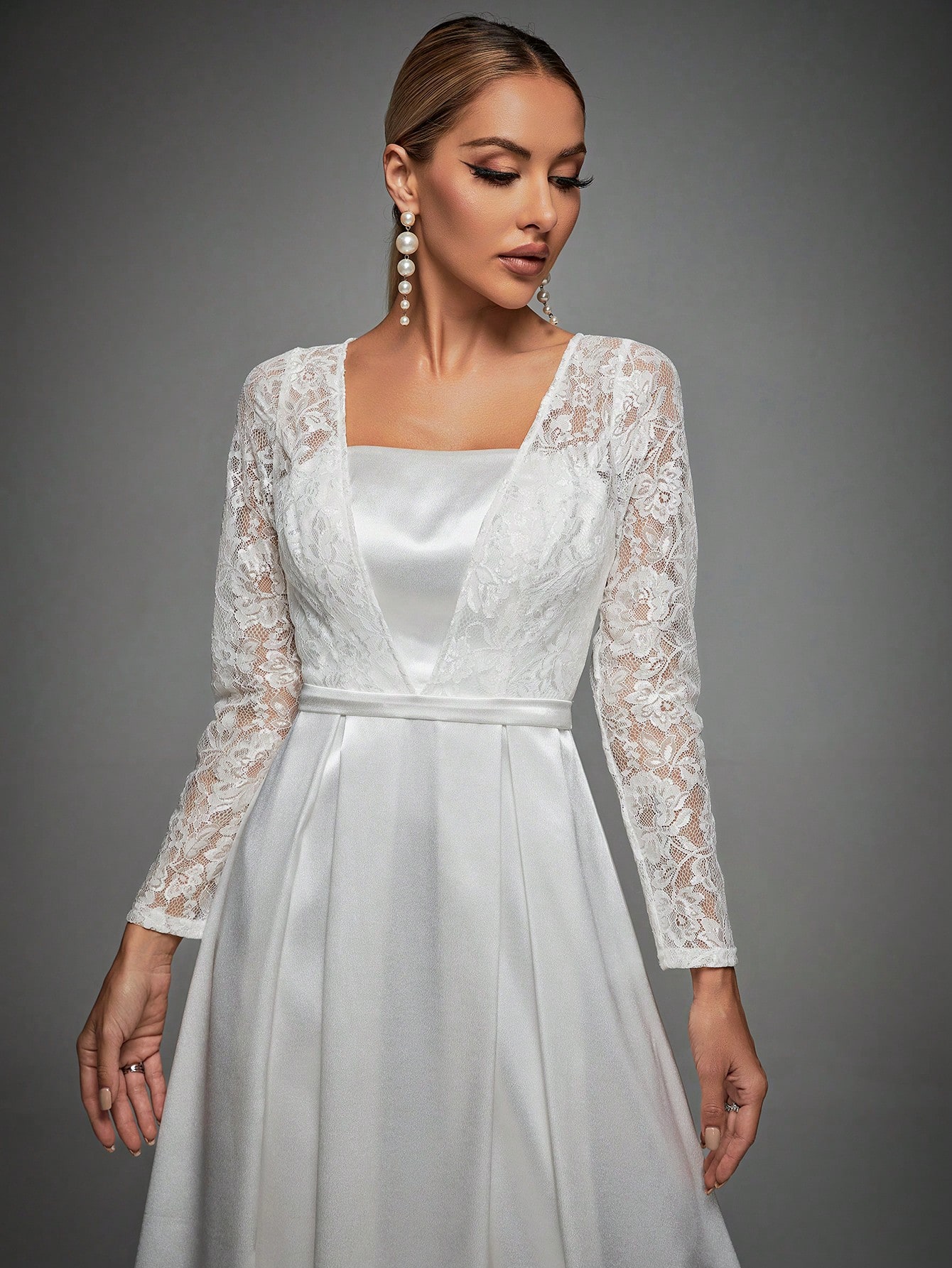 Leely Elegant Queen Anne Neckline Long Sleeve Wedding Dress
