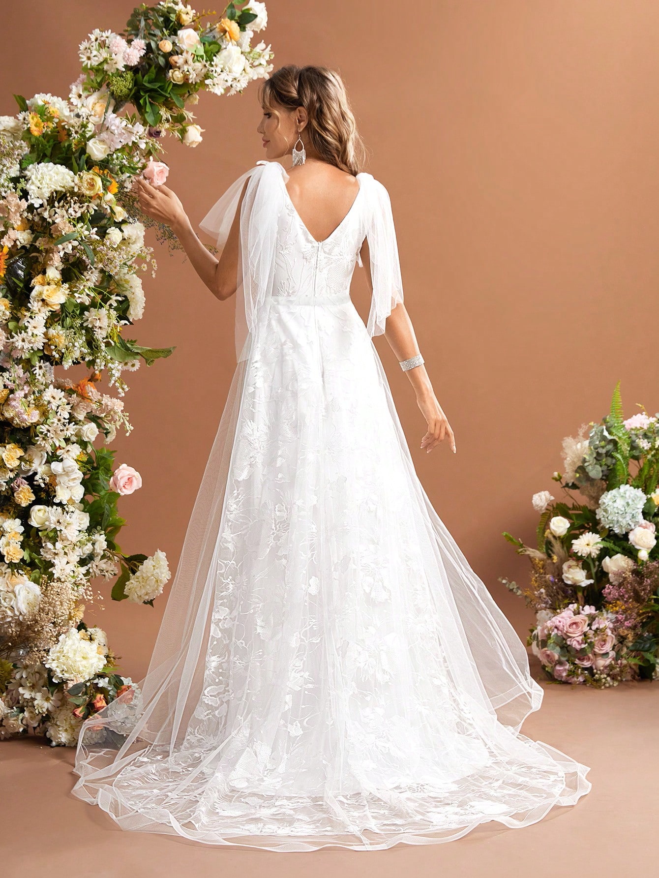 Leely Elegant V Neck Sleeveless A-line Wedding Dress