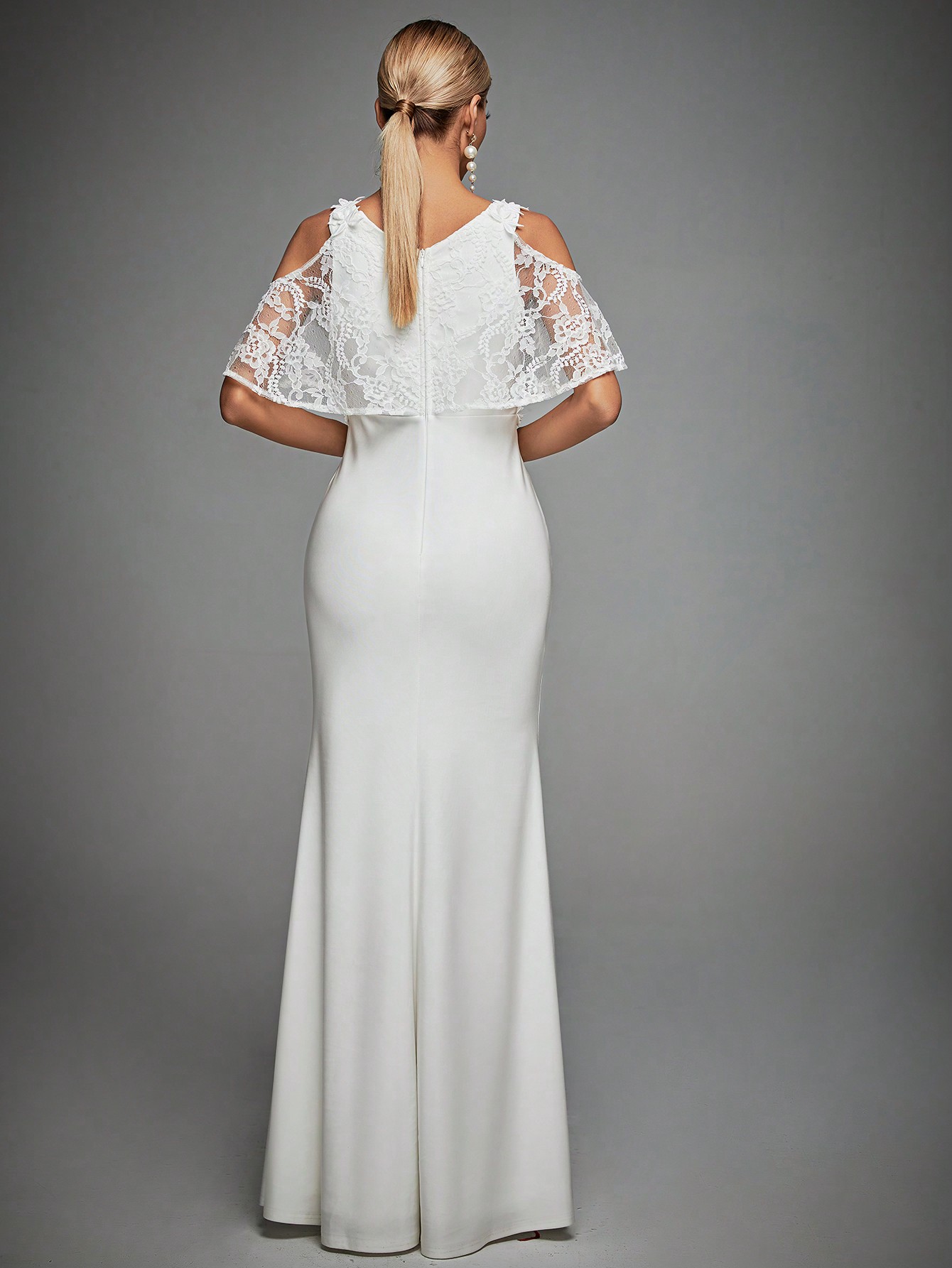 Leely Elegant V Neck Cold Shoulder Mermaid Wedding Dress