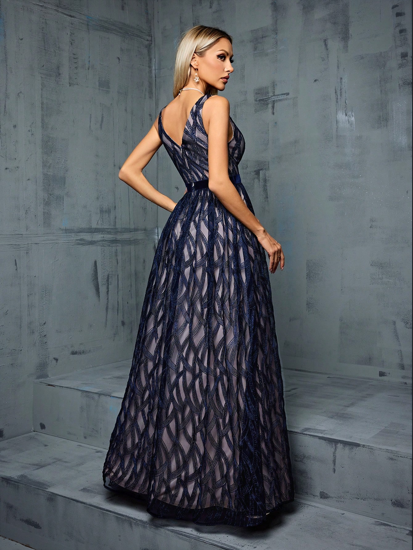 Leely Elegant V Neck Sleeveless Evening Gown
