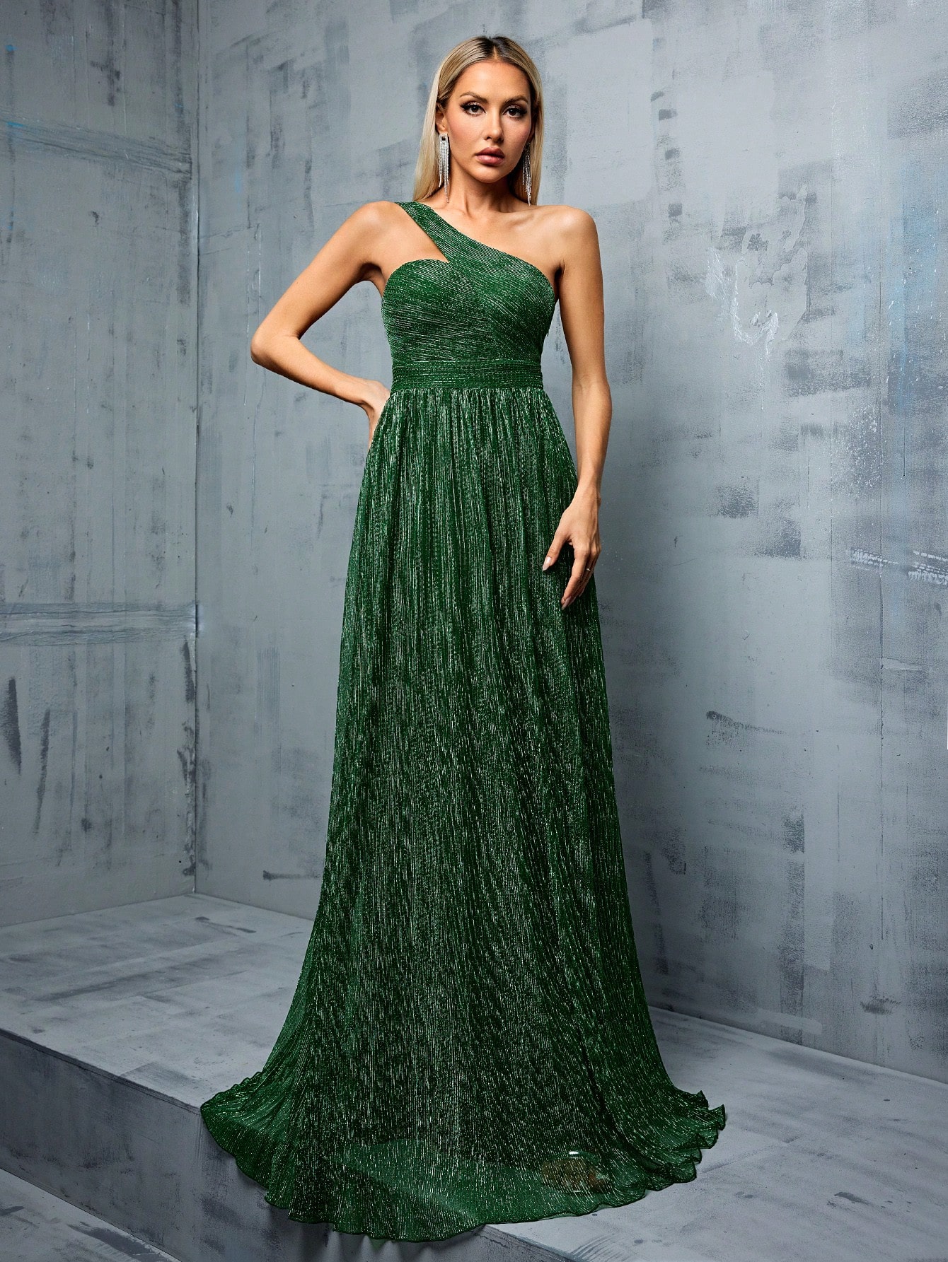 Leely Elegant Asymmetrical Neck Sleeveless Evening Gown