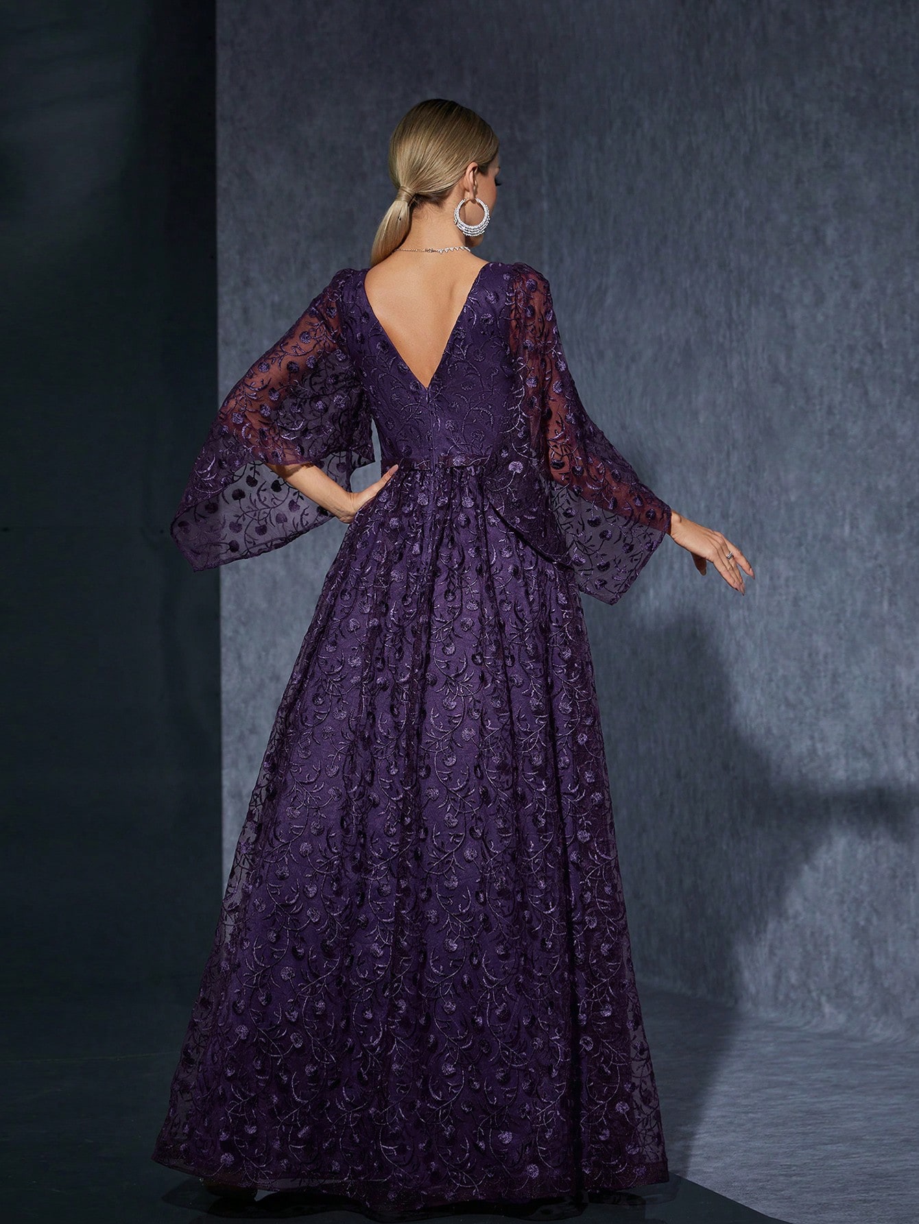 Leely Elegant Sweetheart Flare Sleeve Lace Evening Gown