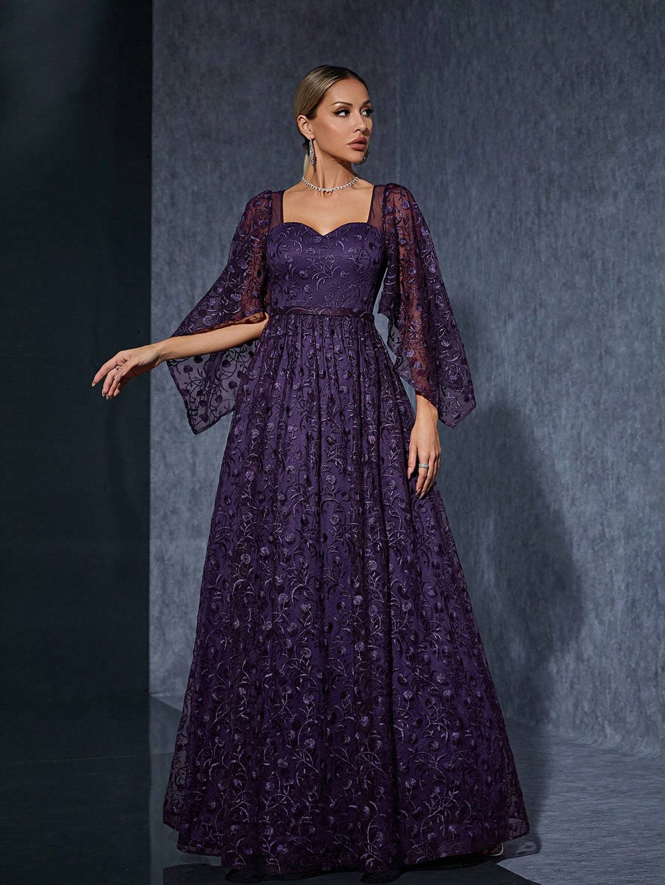 Leely Elegant Sweetheart Flare Sleeve Lace Evening Gown