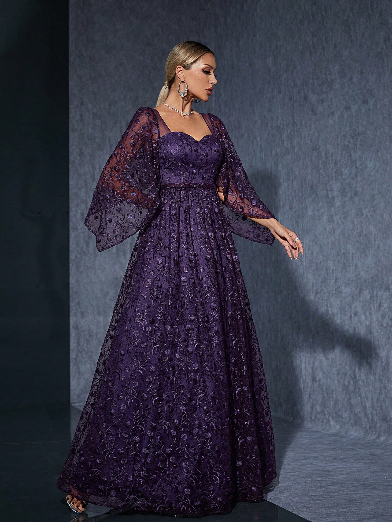 Leely Elegant Sweetheart Flare Sleeve Lace Evening Gown