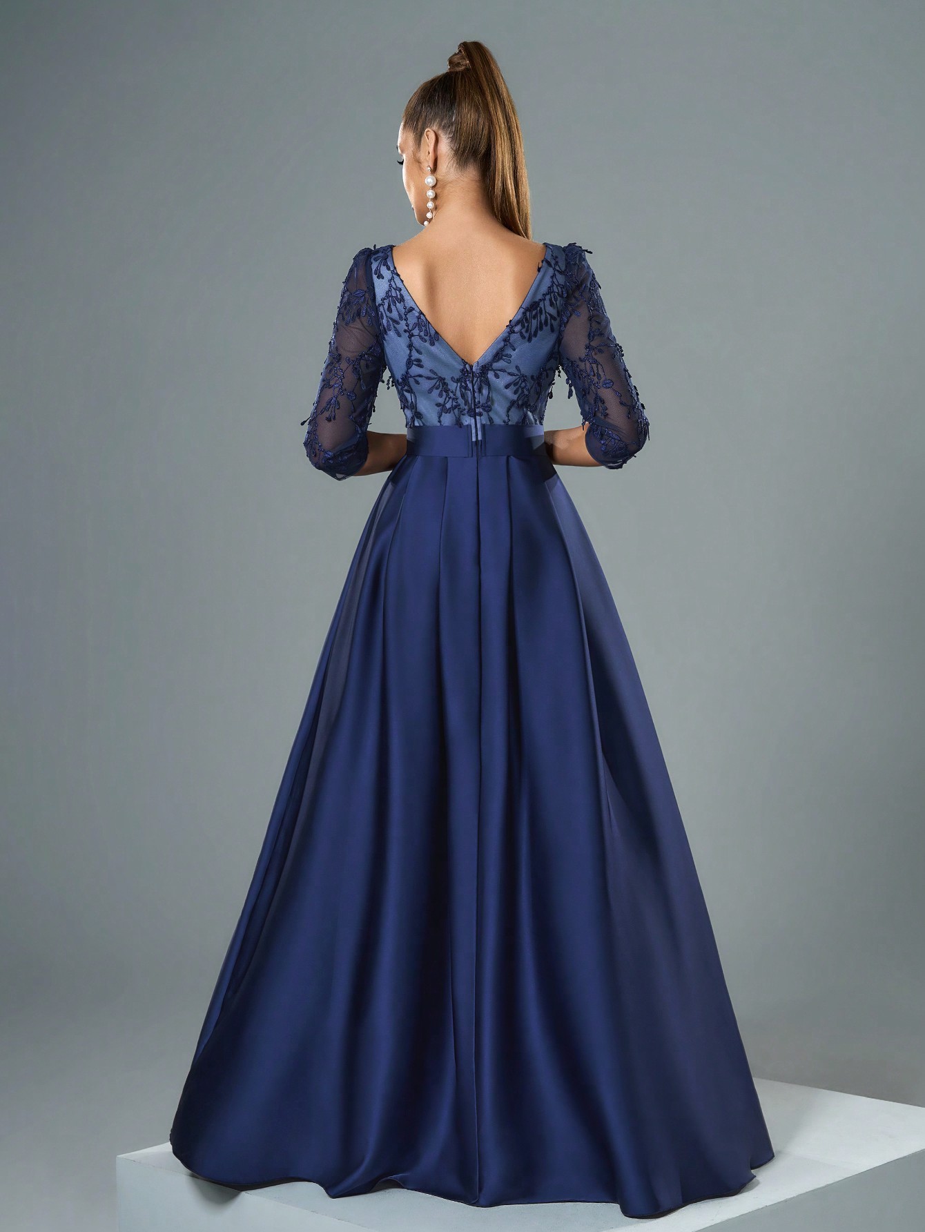 Leely Elegant V Neck Three Quarter Length Sleeve Evening Gown