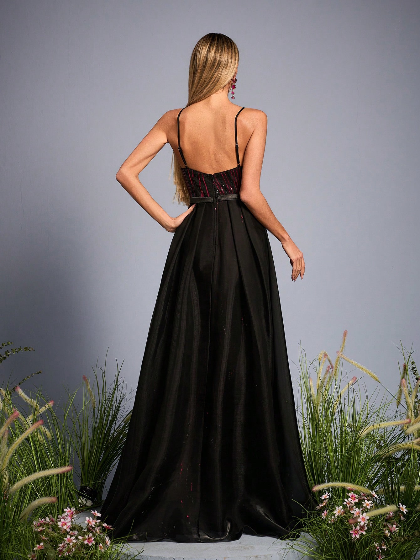 Leely Elegant Spaghetti Straps Sleeveless Sequin Evening Gown