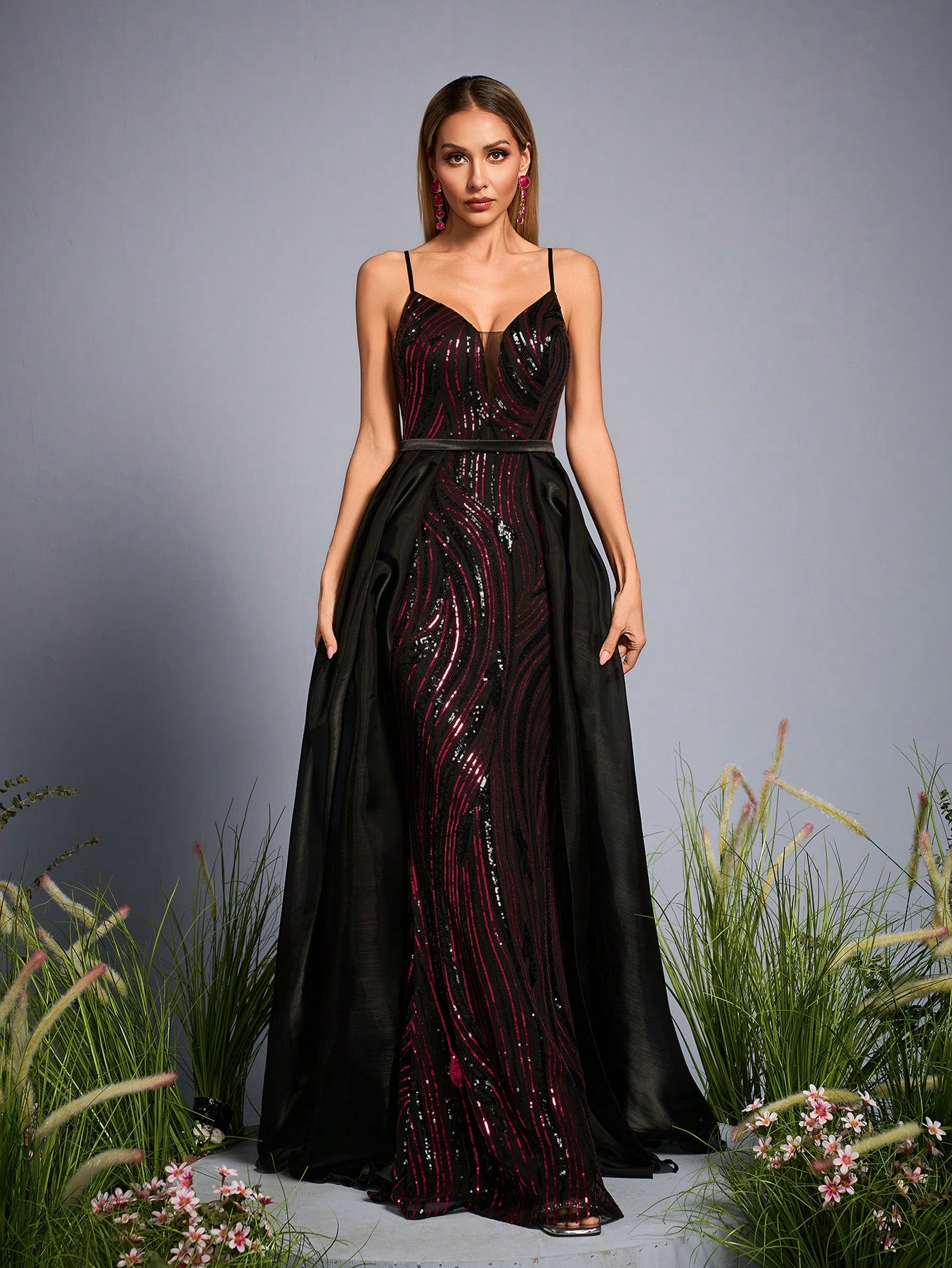 Leely Elegant Spaghetti Straps Sleeveless Sequin Evening Gown