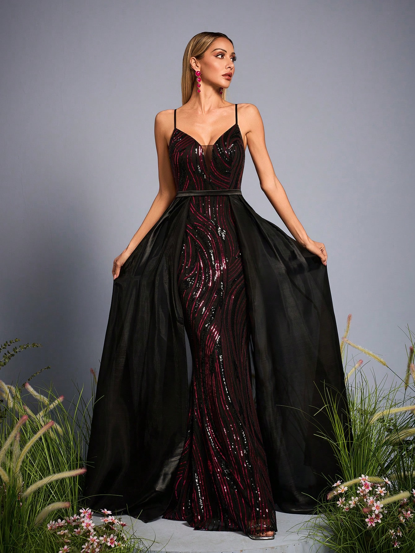 Leely Elegant Spaghetti Straps Sleeveless Sequin Evening Gown