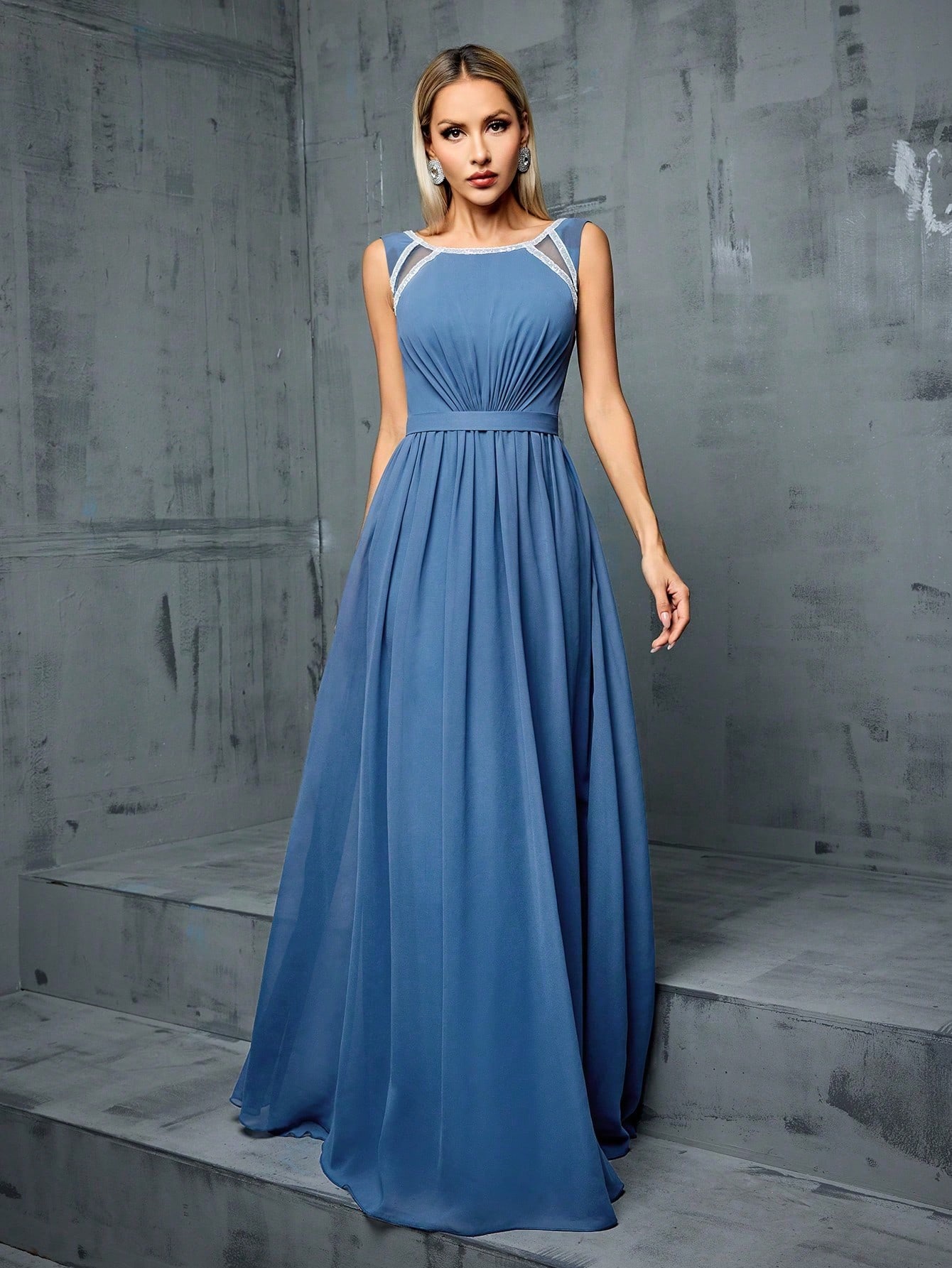 Leely Elegant Round Neck Sleeveless Evening Gown