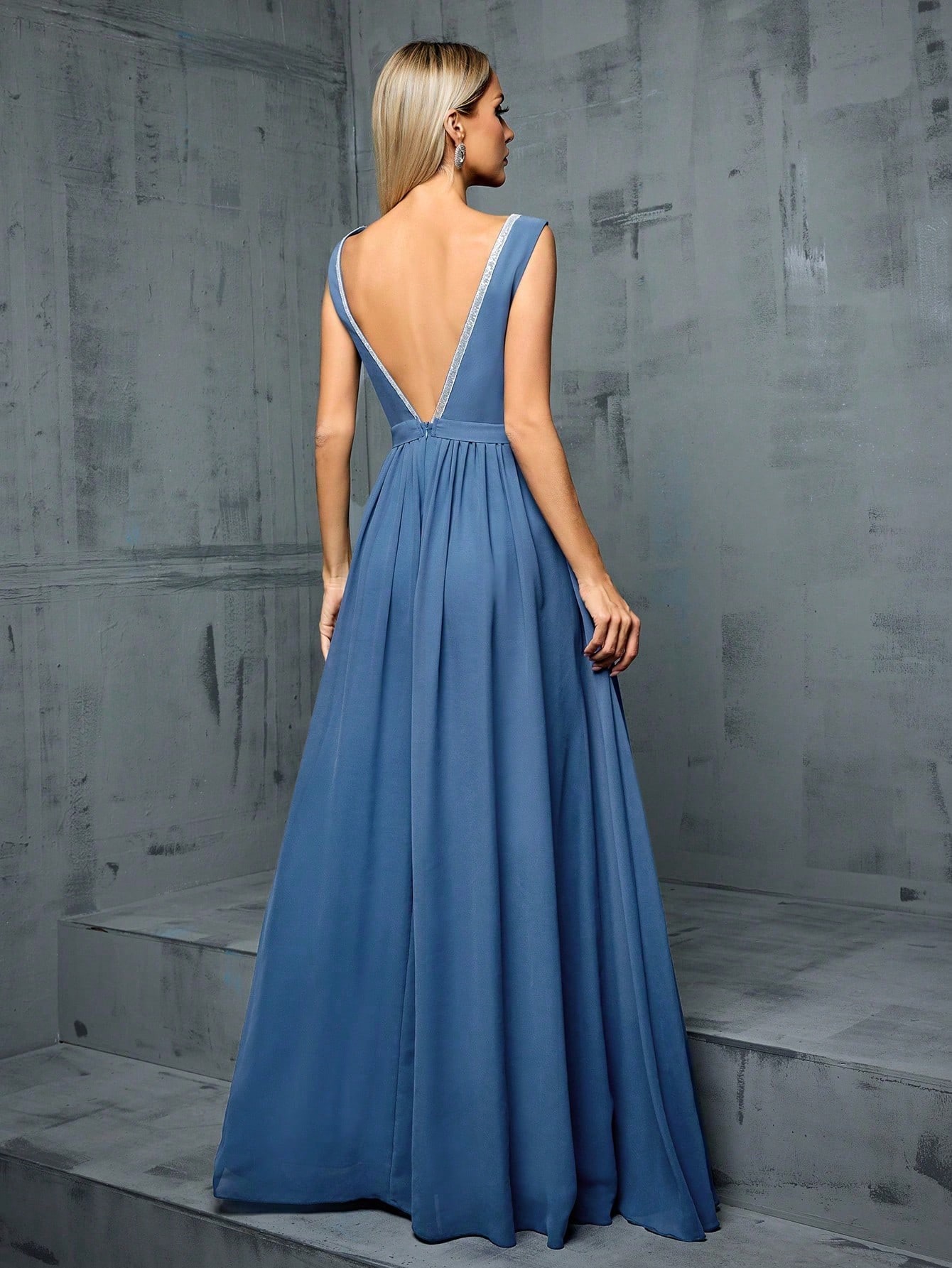 Leely Elegant Round Neck Sleeveless Evening Gown