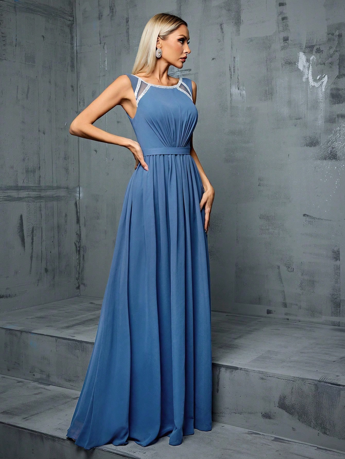 Leely Elegant Round Neck Sleeveless Evening Gown