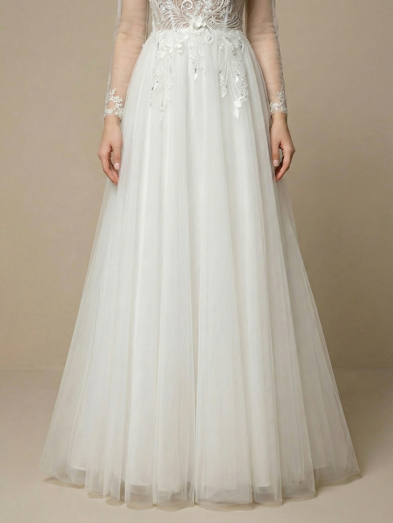 Leely Elegant V Neck Long Sleeve A Line Beaded Embroidery Tulle Wedding Dresses