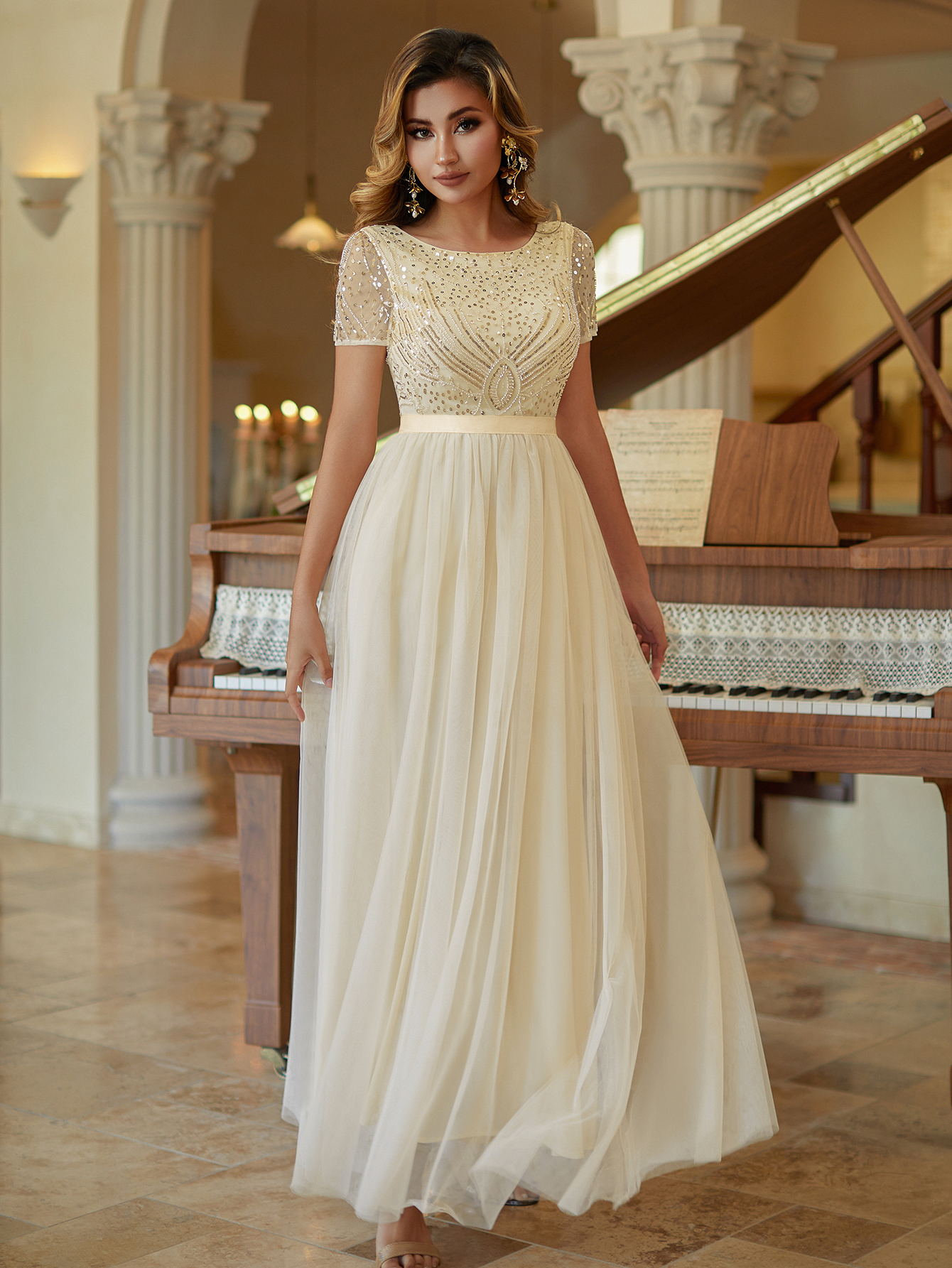 Leely Elegant Round Neck Short Sleeve Beaded Tulle Wedding Gown