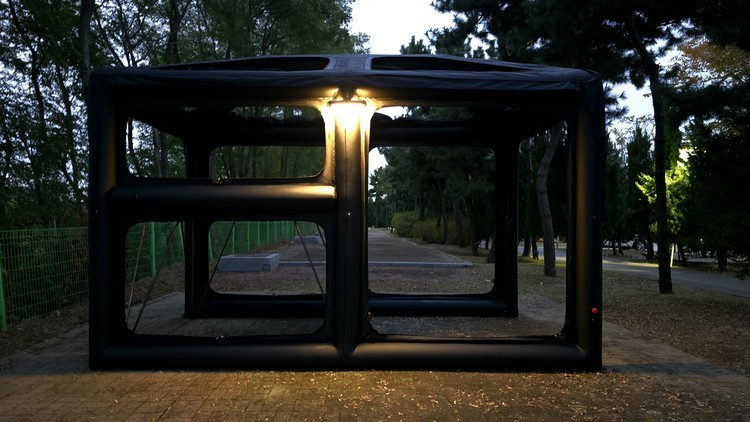 Portable double-layer air house